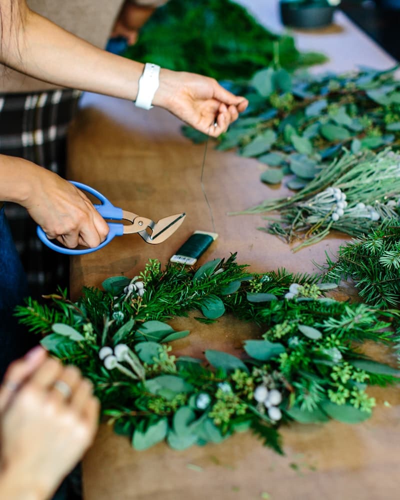 Floristik Workshop beim Binden von Blumen
